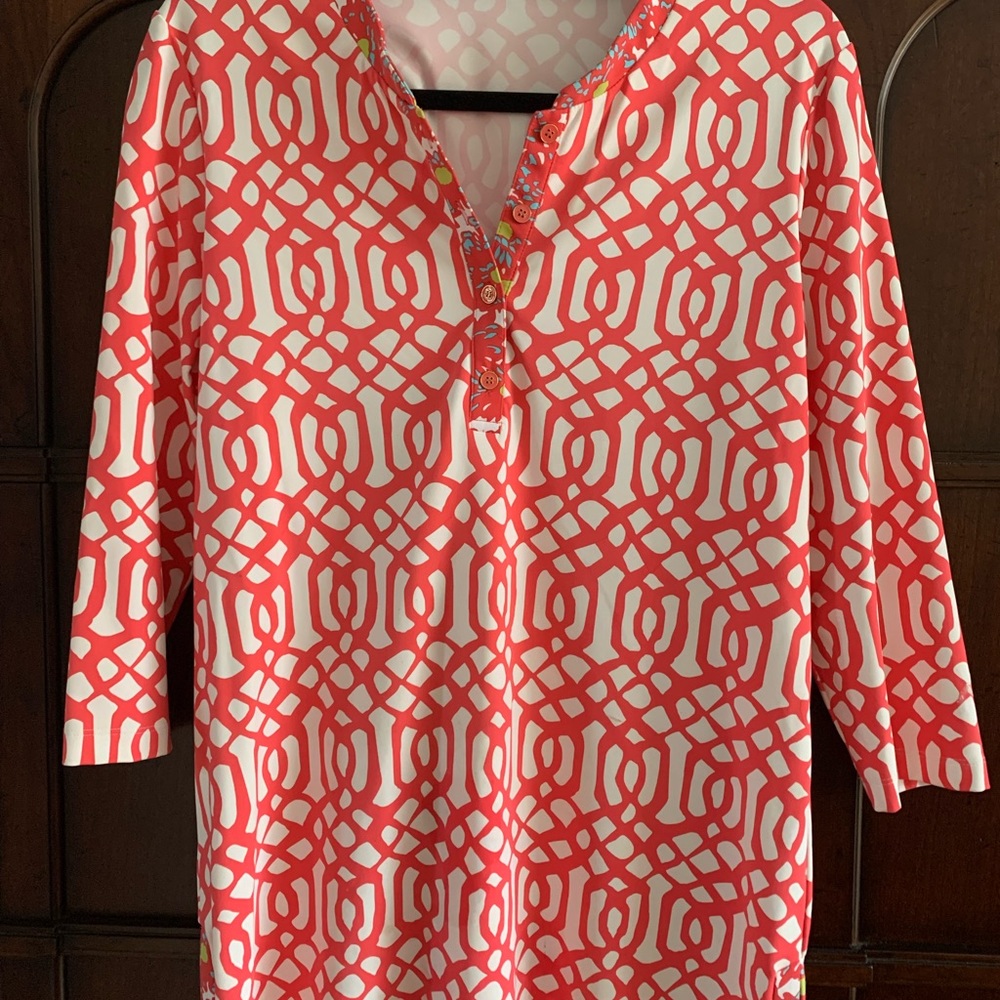 Tunic or great half tucked with white jeans/skirt